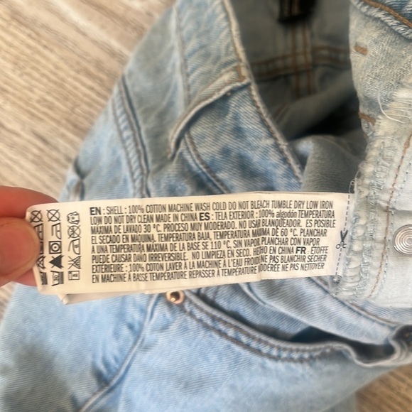 Forever 21 Straight Leg Size 27 Distressed Ripped Jeans - Picture 6 of 6